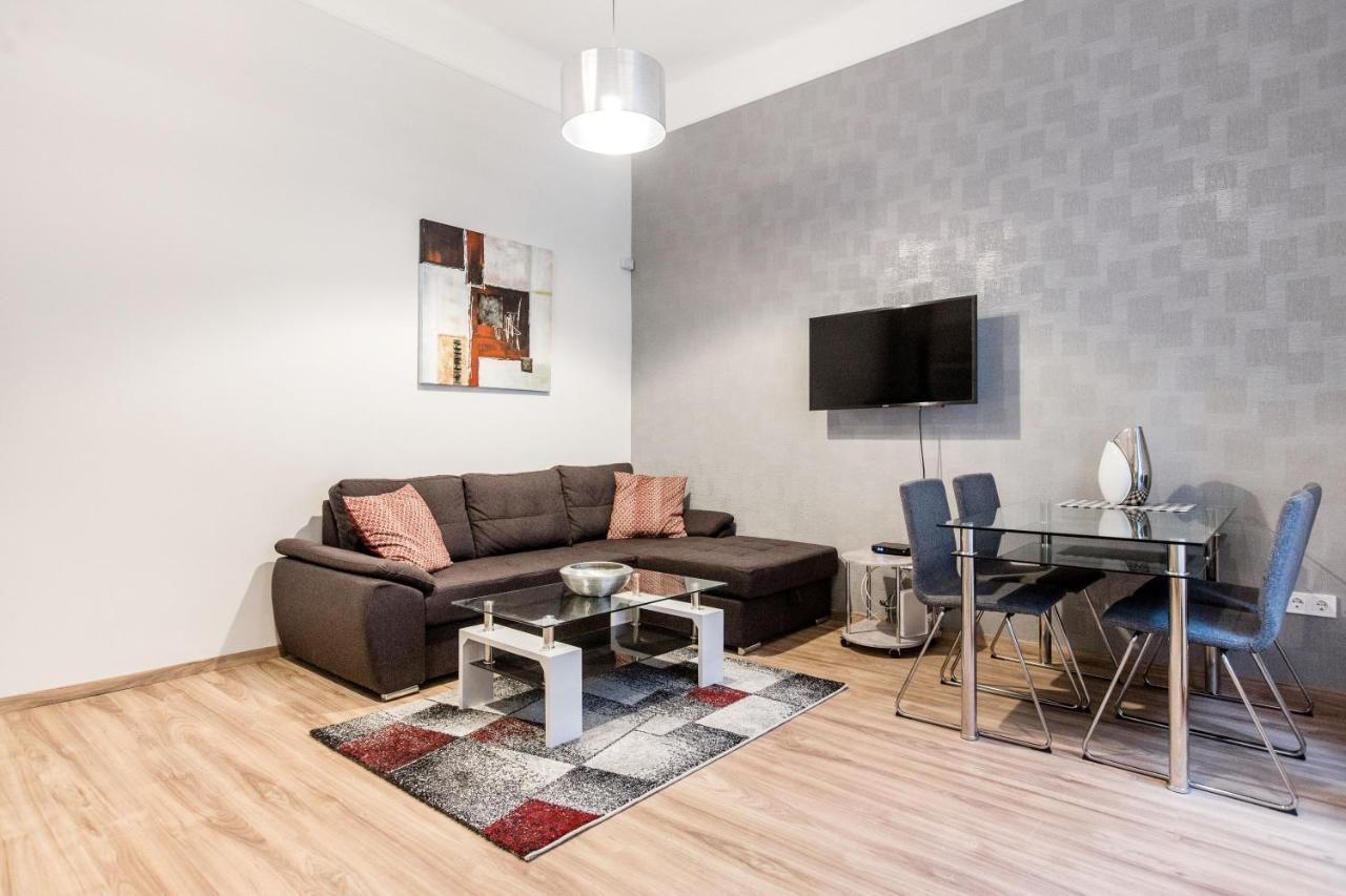 Quiet Nest In The Bustling Centre Of Budapest — Photos 2